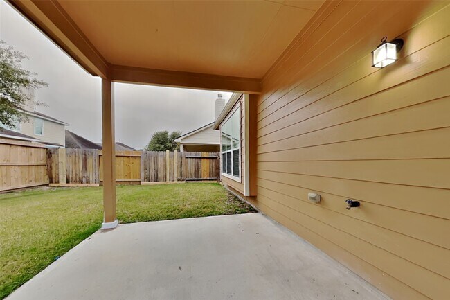 Building Photo - 2223 Brown Oak Dr