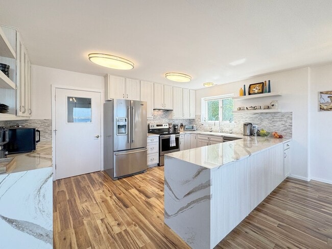 Building Photo - Stunning Home for Lease in Diamond Point