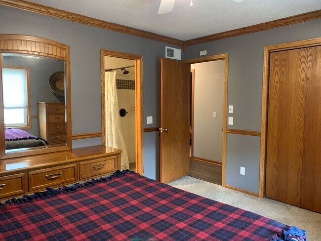 Building Photo - Executive 3 Bedroom Home