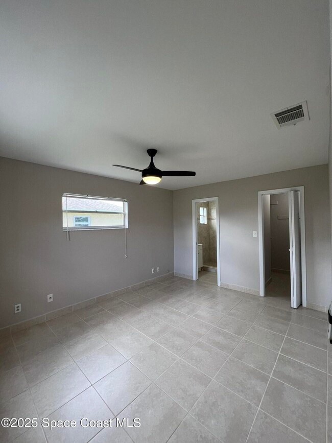 Building Photo - 880 Brunswick Ln