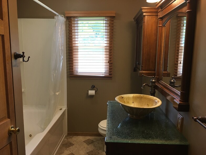 Building Photo - 154 Liberty Rd