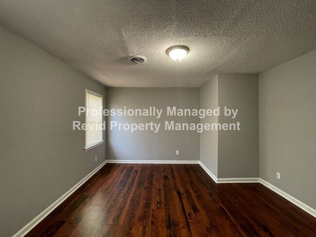 Building Photo - Charming Home for Rent in Memphis!!