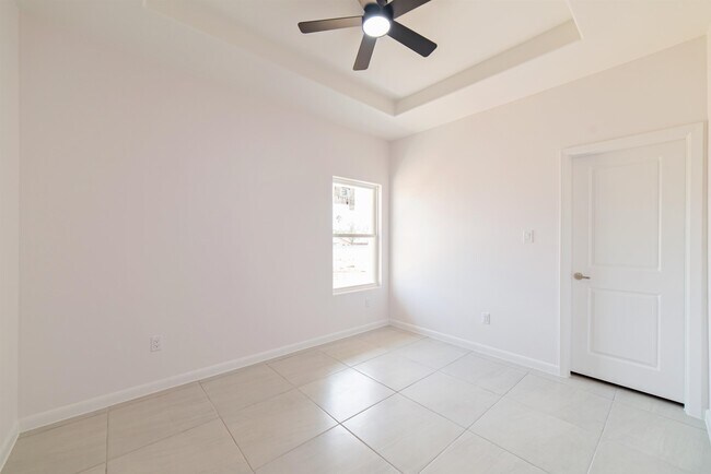 Building Photo - 154 Lagos Ave