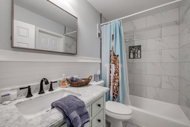 Building Photo - 129 Lagoon Ct