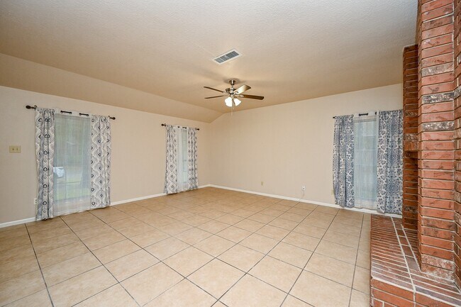 Building Photo - 72 Laughing Brook Ct