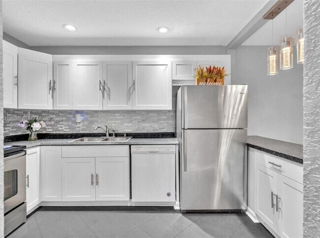 Building Photo - 4731 NW 10th Ct