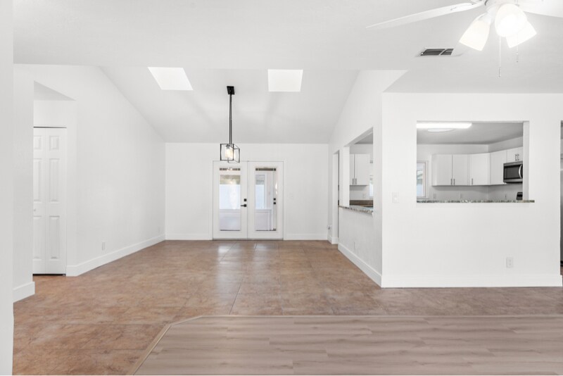 Building Photo - 807 Scrub Oak St