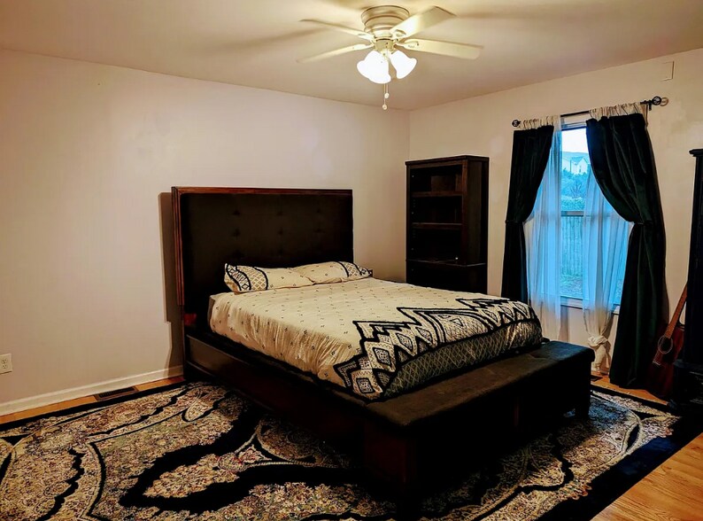 Large master bedroom with attached bathroom and large wall in closet - 6028 Dalton Rd