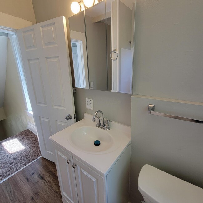 Building Photo - 221 S Highland Ave