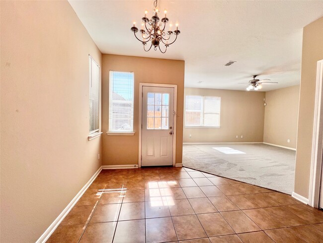 Building Photo - 815 Forest Ivy Ln