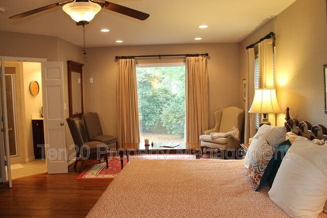 Building Photo - 3308 Junaluska Dr