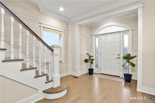 Building Photo - 69 Weed Ave