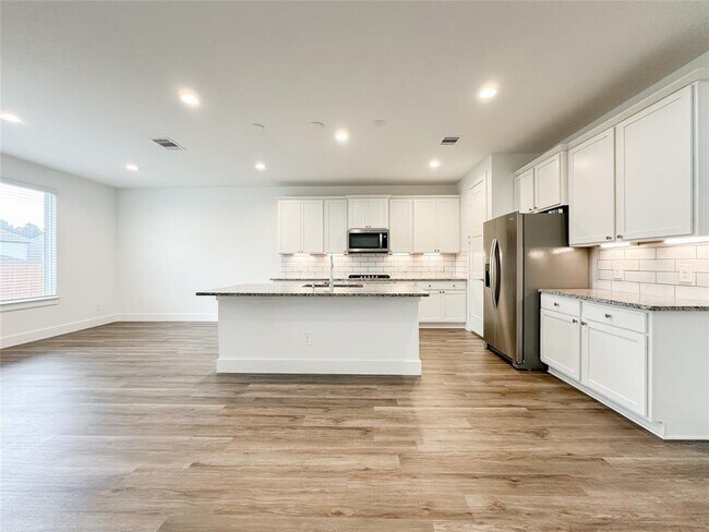 Building Photo - 15216 Tattle Crk Ln