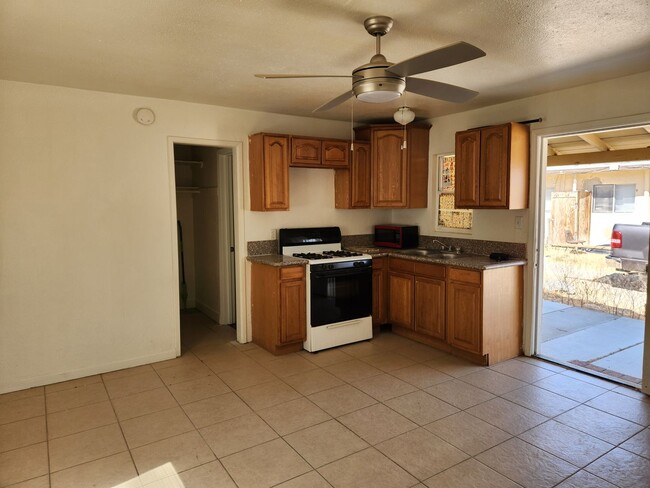 Building Photo - Cahuilla Ave Unit B