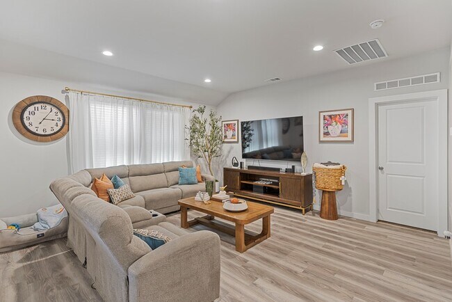 Building Photo - 7710 Purple Vitex Rd