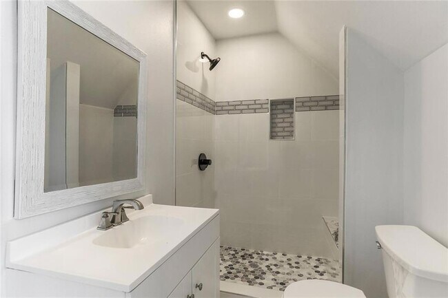 Building Photo - 242 Spinnaker Dr