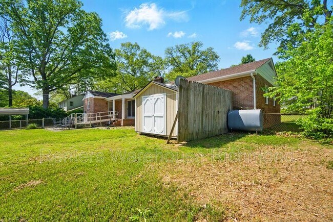 Building Photo - 4817 Stornoway Dr