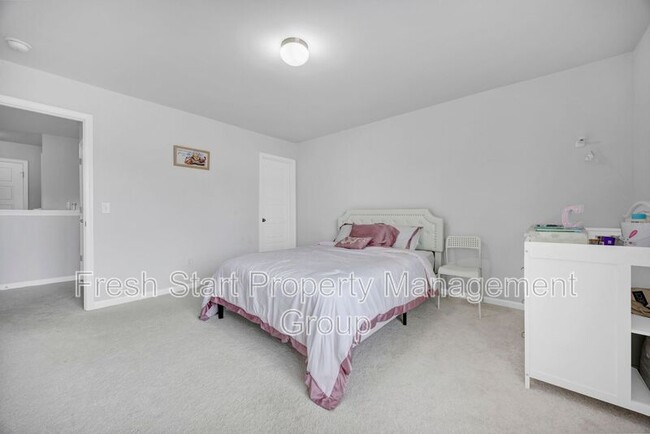 Building Photo - 300 Barony Pl Dr