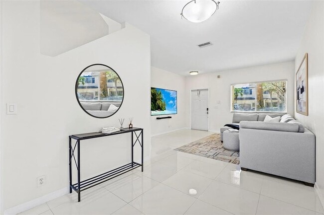 Building Photo - 4722 Lago Vista Dr