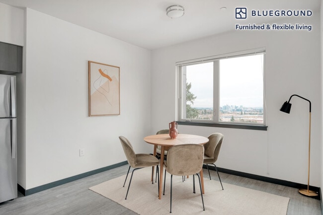 Building Photo - 15522 NE 22nd Pl