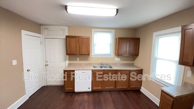 Building Photo - 717 N D St