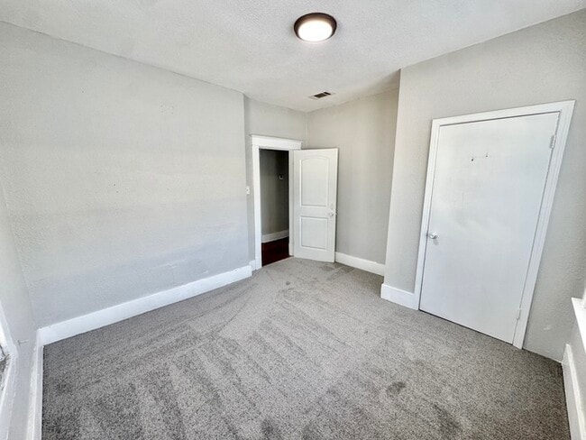 Building Photo - 1478 South Willet Street