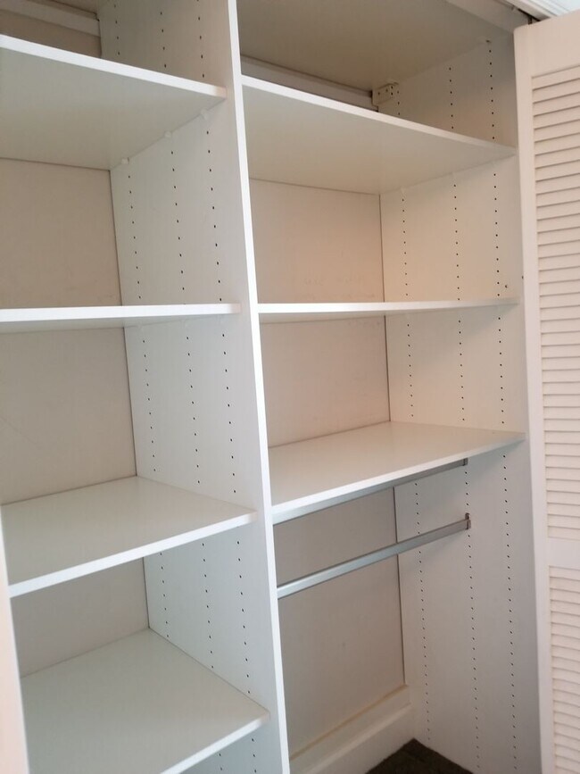 Building Photo - PARK PLACE 2 BEDROOM, 2 BATH CONDO - 1137 SQ. FT!