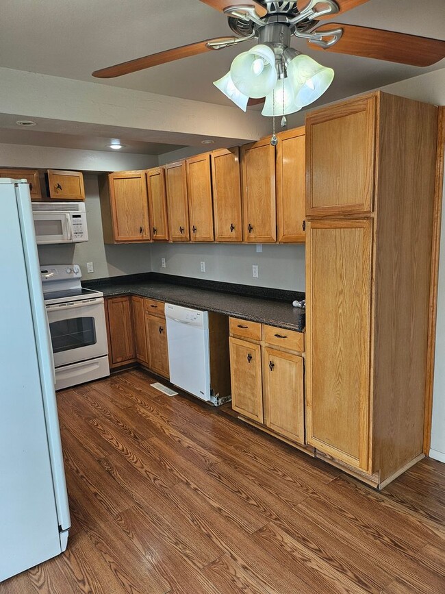 Building Photo - ALL PROSPECTIVE TENANTS MUST SUBMIT A $58 NON-REFUNDABLE APPLICATION FEE PER APPLICANT ONLINE AND...