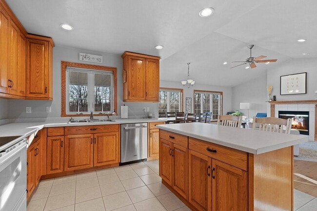 Building Photo - River Point Court Duplex