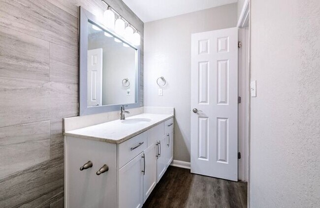 Building Photo - Luxurious 1-Bedroom Apartment in Atlanta’s Upper Westside | In-Home Washer & Dryer
