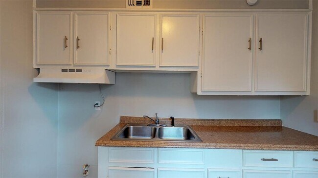 Building Photo - 4000 Margaret St