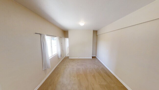 Building Photo - 5BD/2BA on Montezuma with Parking!!