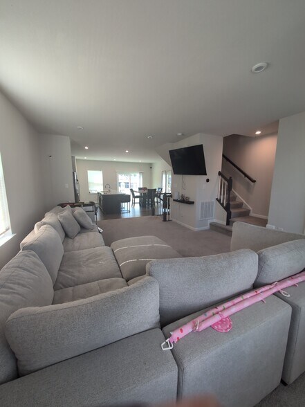Building Photo - 4138 Riverside Dr