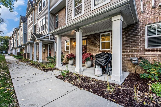 Building Photo - 594 Anne Ave