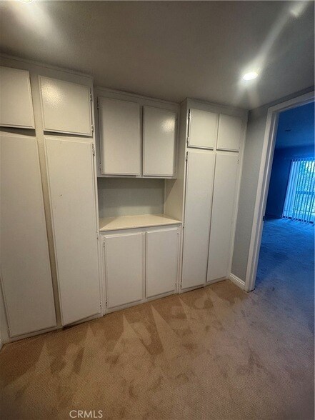 Building Photo - 10201 Mason Ave