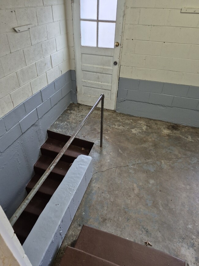 Building Photo - 8835 Murvale Dr