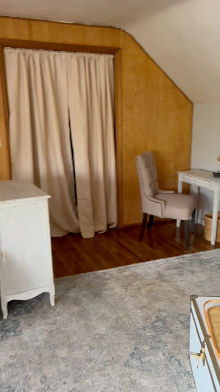 Small desk - 1521 G St