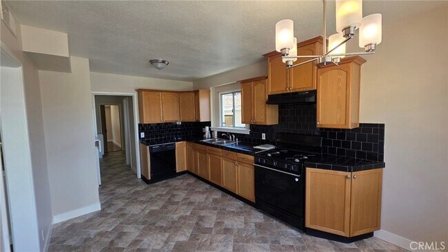 Building Photo - 6034 S Kings Rd