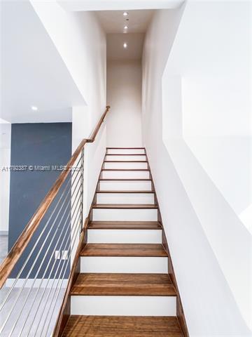 Building Photo - 163 N Shore Dr