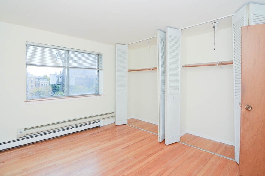 Building Photo - 665 W Wrightwood Ave