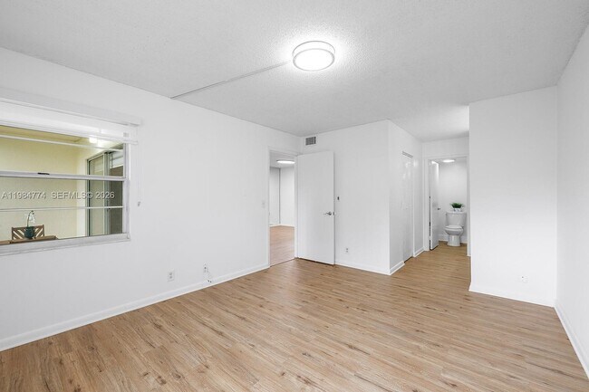 Building Photo - 1401 SW 128th Terrace