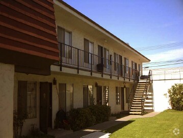 Building Photo - Casa de Ocho