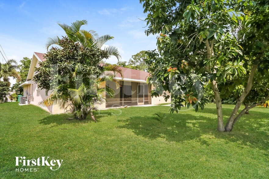 Building Photo - 1829 SW California Blvd