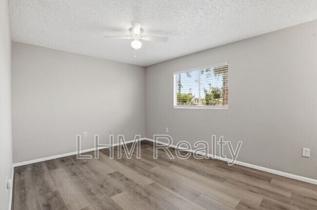 Building Photo - 860 E Brown Rd