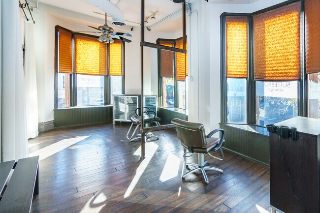 Building Photo - 614-626 W Lake St