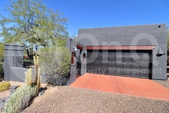 Building Photo - 6022 E Carriage Dr