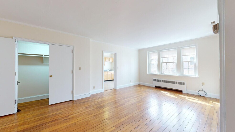 Building Photo - 532 Belmont St
