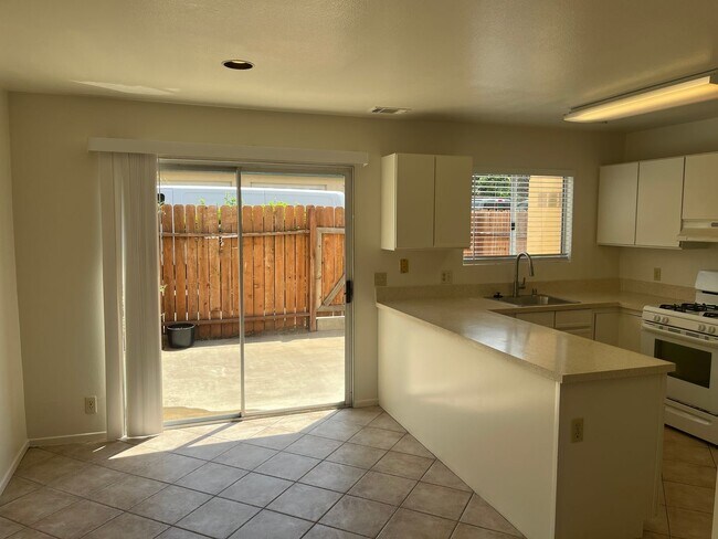Building Photo - 1047 Golden Rd
