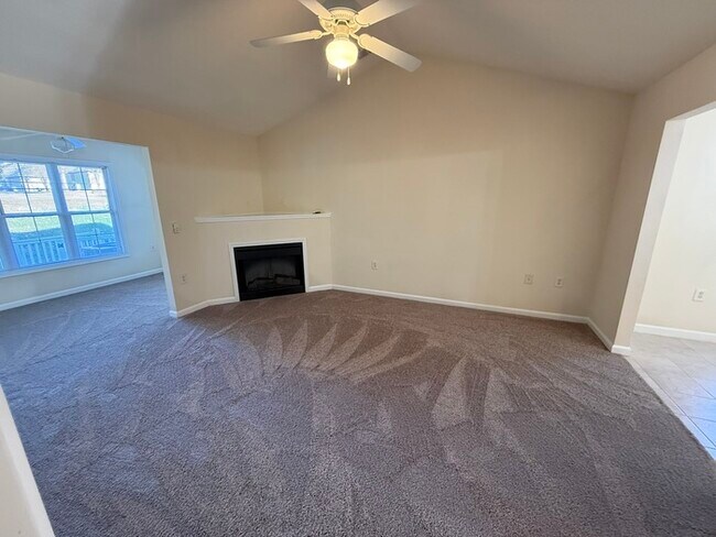 Building Photo - Beautiful 2 Bed 2 Bath Villa with 1 Car Garage! Available now!