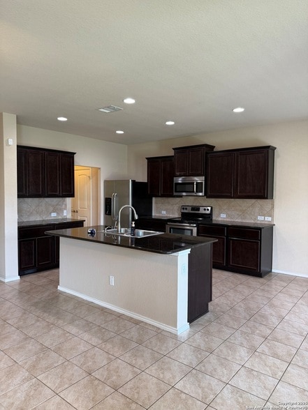 Building Photo - 2055 Trumans Hl